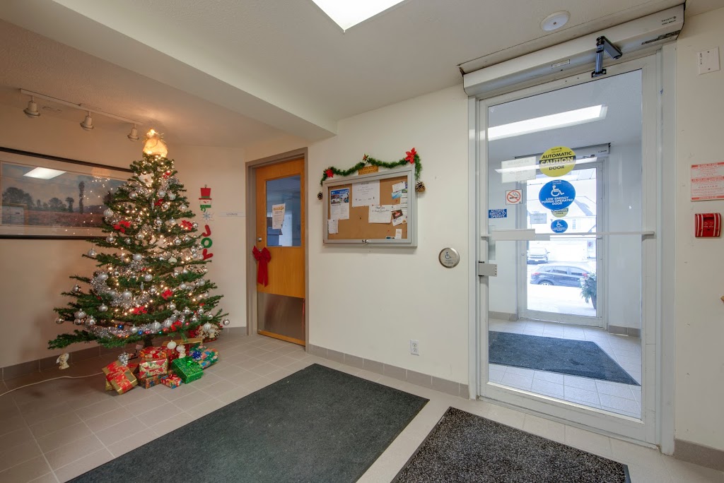 Oxford Village Apartments | 84 Oak Ridge Ct, Holland Landing, ON L9N 1R4, Canada | Phone: (905) 830-1964