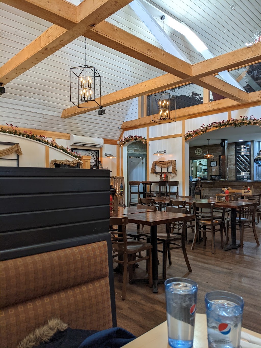 Family And Friends Restaurant | 45 Broadway St N, Kensington, PE C0B 1M0, Canada | Phone: (902) 291-3334