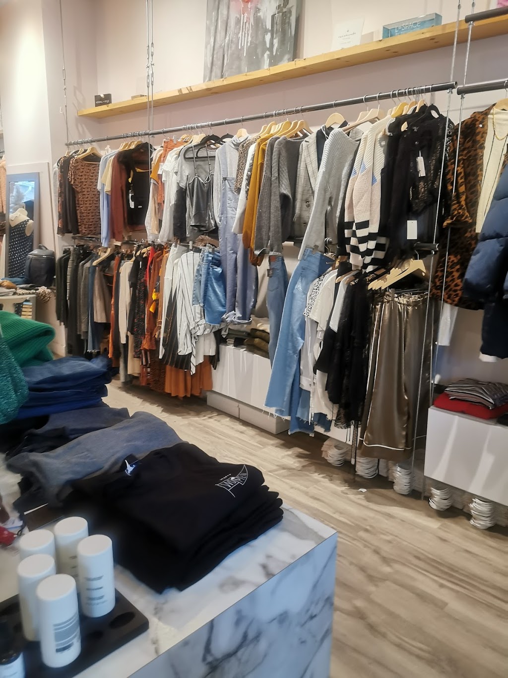 Boutique La Raffinerie | 2052 Chem. du Village, Mont-Tremblant, QC J8E 1K4, Canada | Phone: (819) 717-1288