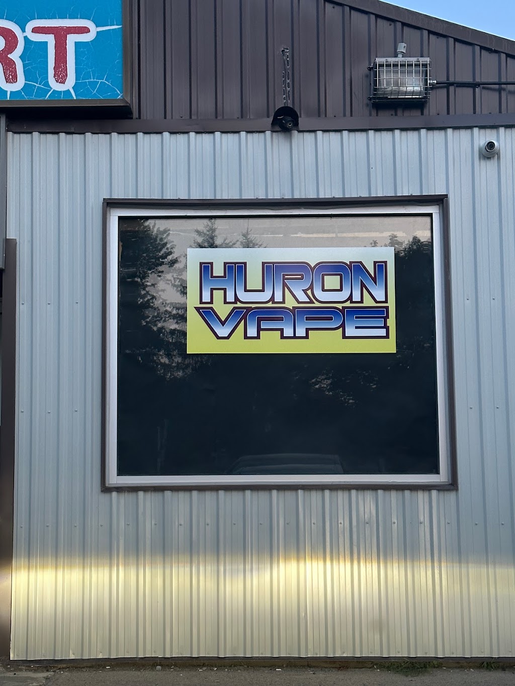 Huron vape | 419 Airport Line, Huron Park, ON N0M 1Y0, Canada | Phone: (519) 228-7829