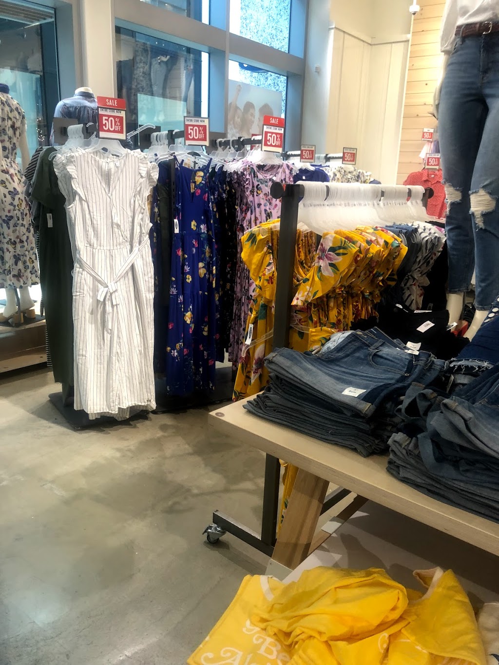 Old Navy | 1 Yorkdale Rd, Toronto, ON M6A 3A1, Canada | Phone: (416) 787-9384