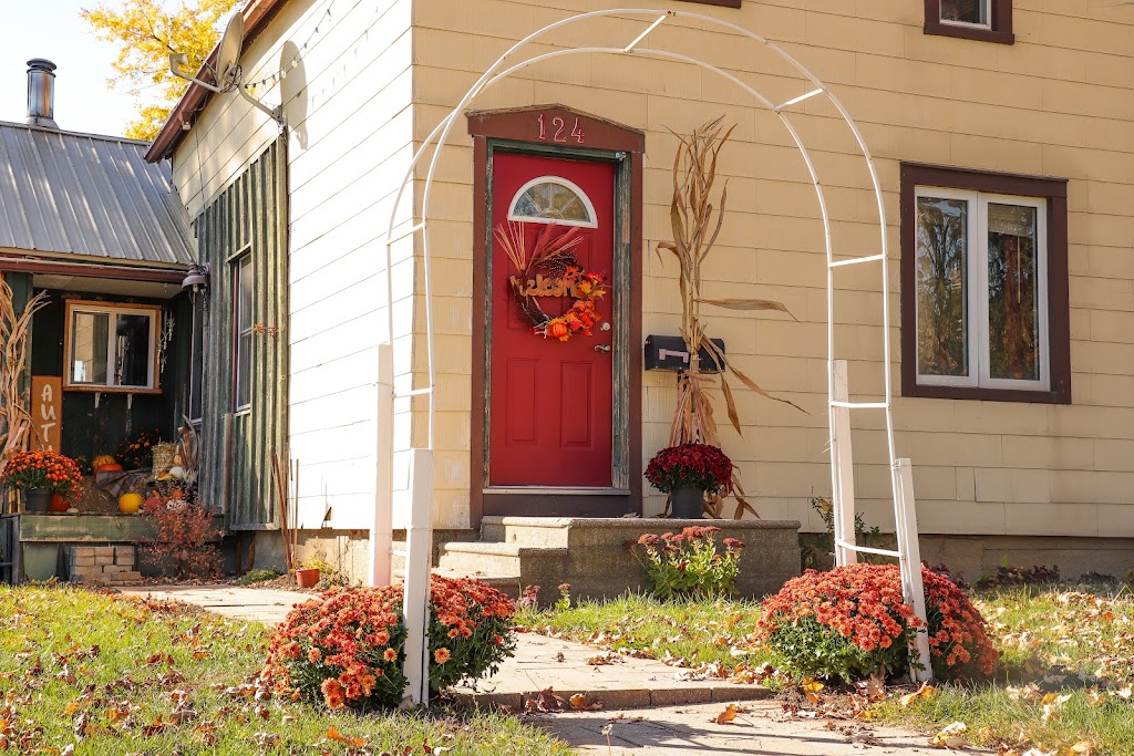 Melissa V. | 124 Lorne St, Belmont, ON N0L 1B0, Canada | Phone: (519) 702-2045