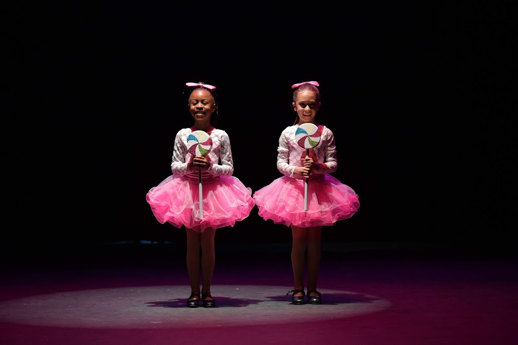 Studio De Danse Pure Motion Dance Studio | 267 Dorval Ave, Dorval, QC H9S 1C5, Canada | Phone: (438) 321-0228
