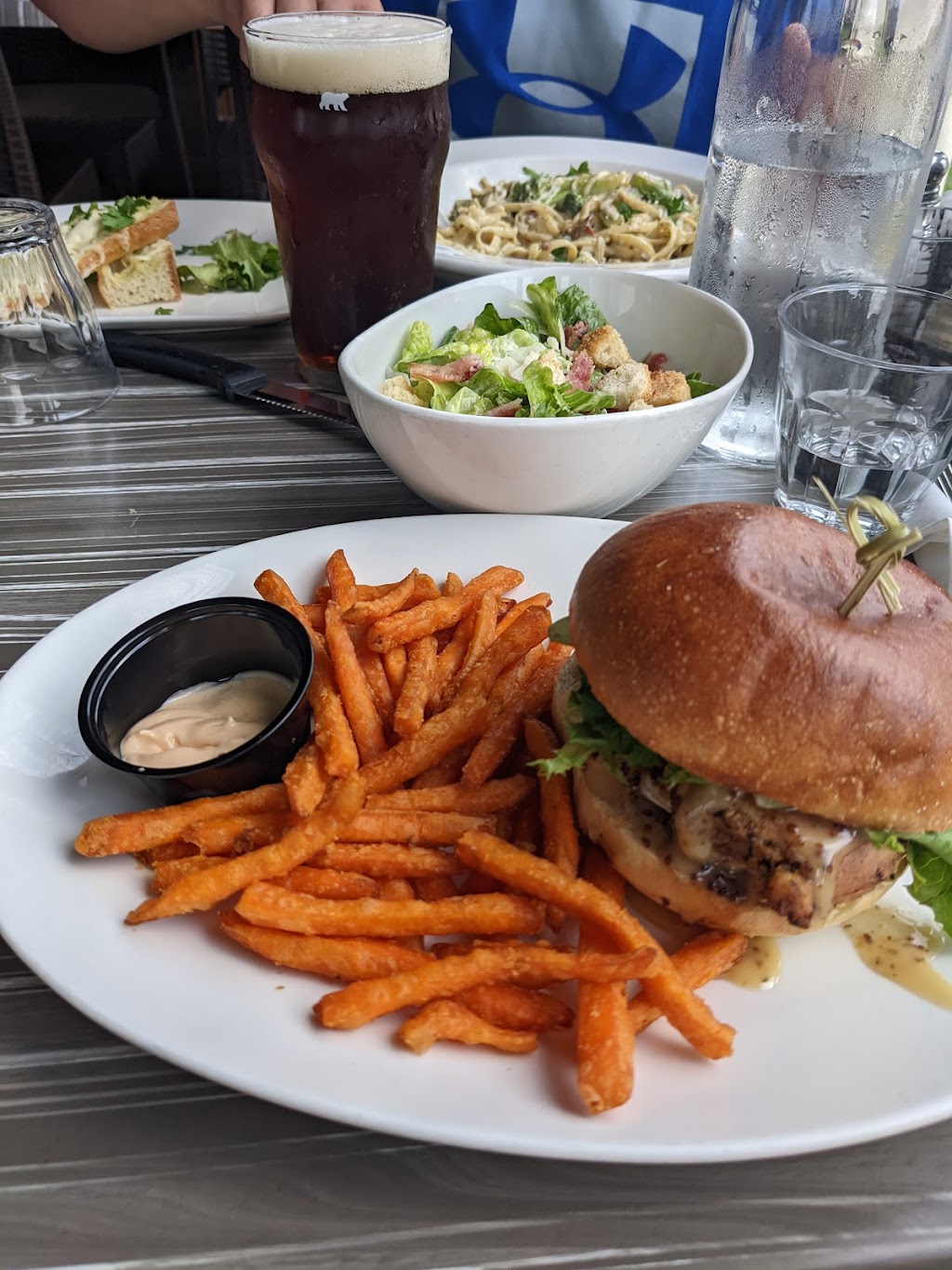 Resto-Pub Le Saint-Pascal | 535 Bd Hébert, Saint-Pascal, QC G0L 3Y0, Canada | Phone: (418) 492-5535