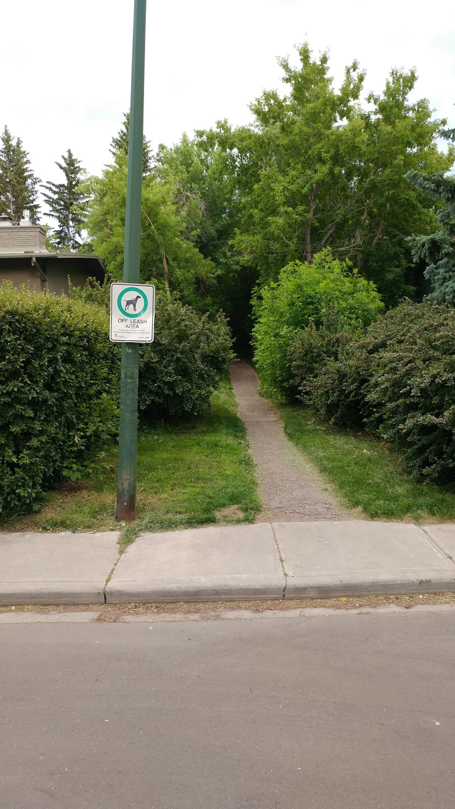 Britannia Off-leash Area | 4403 10 St SW, Calgary, AB T2S 1J4, Canada