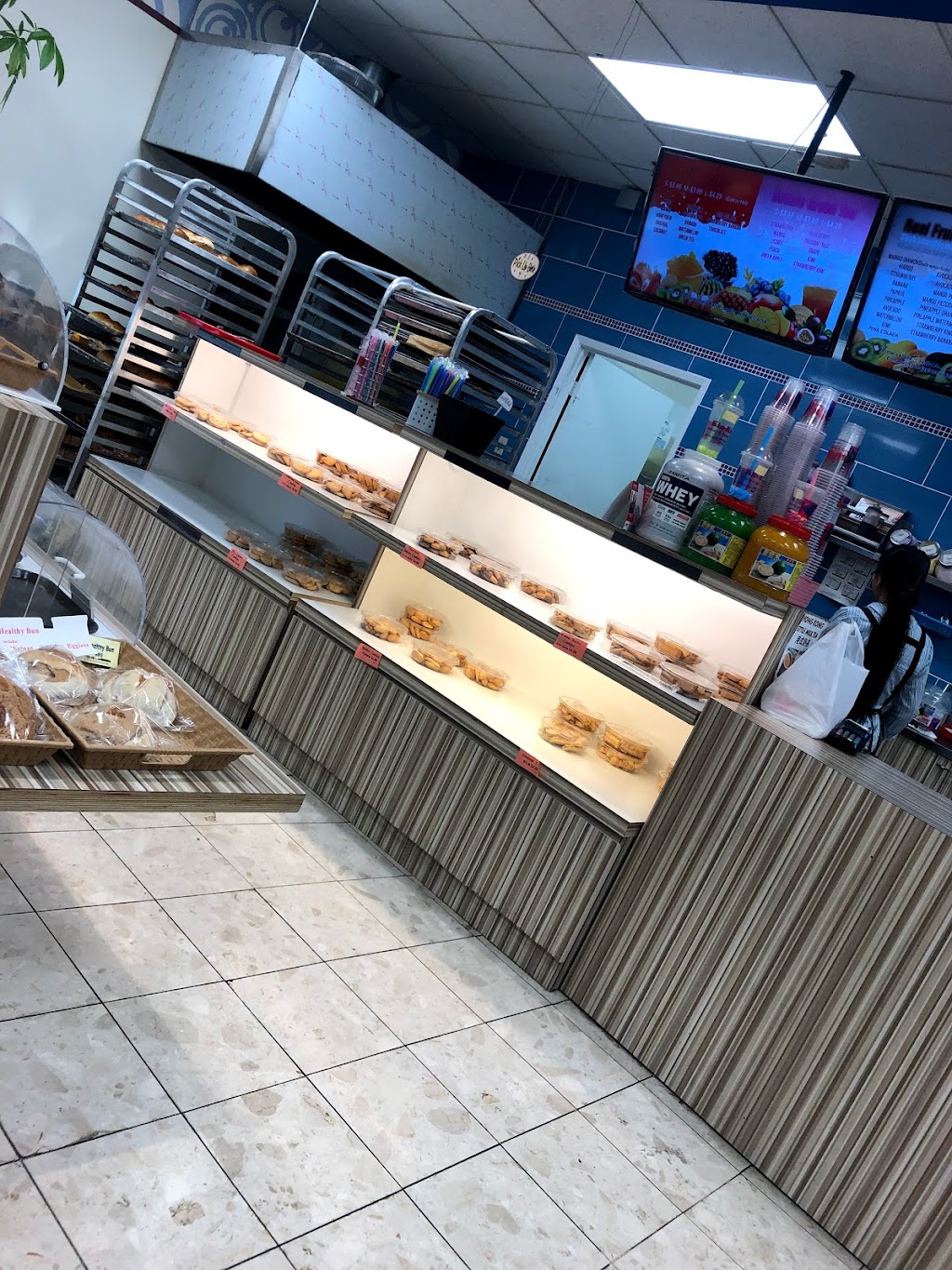 Kin Kin Bakery and Bubble Tea | 499 Main St S, Brampton, ON L6Y 1N7, Canada | Phone: (905) 456-1616