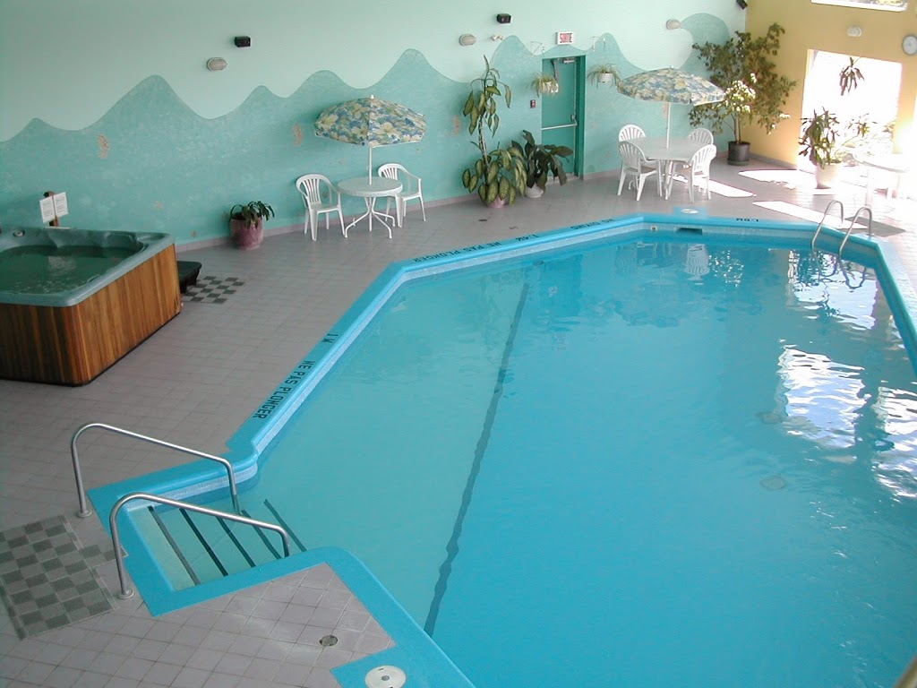 Hôtel Vacances Tremblant | 330 QC-117, Mont-Tremblant, QC J8E 2X3, Canada | Phone: (800) 667-8936