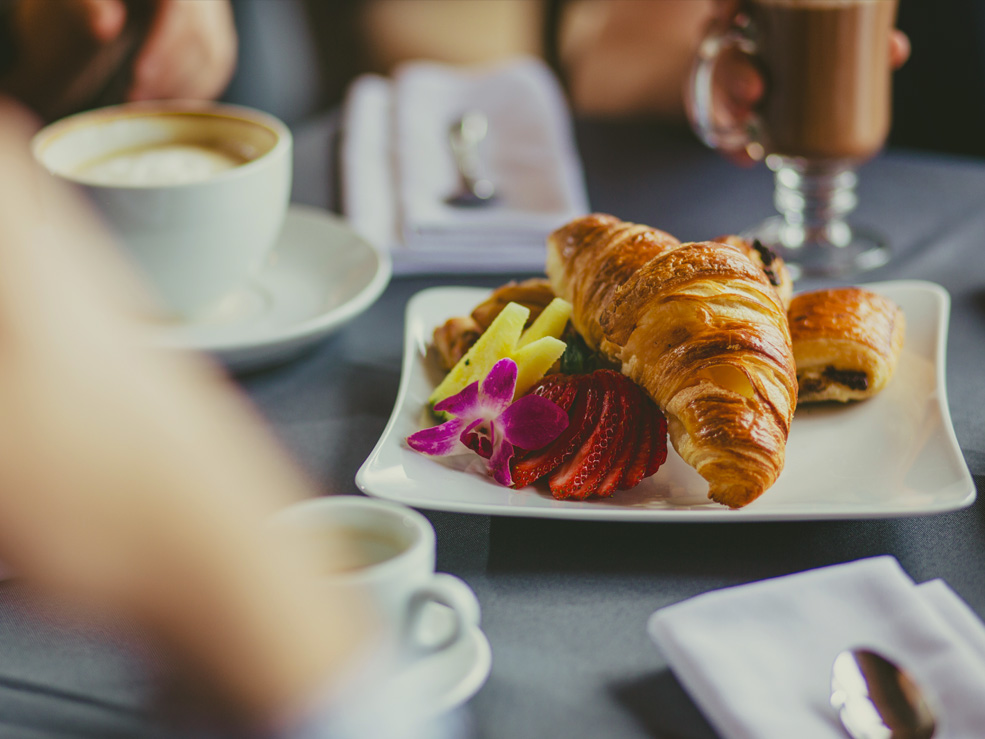 Restaurant Les 4 Canards | 90 Rue de Stanstead, Bromont, QC J2L 1K6, Canada | Phone: (450) 534-3433