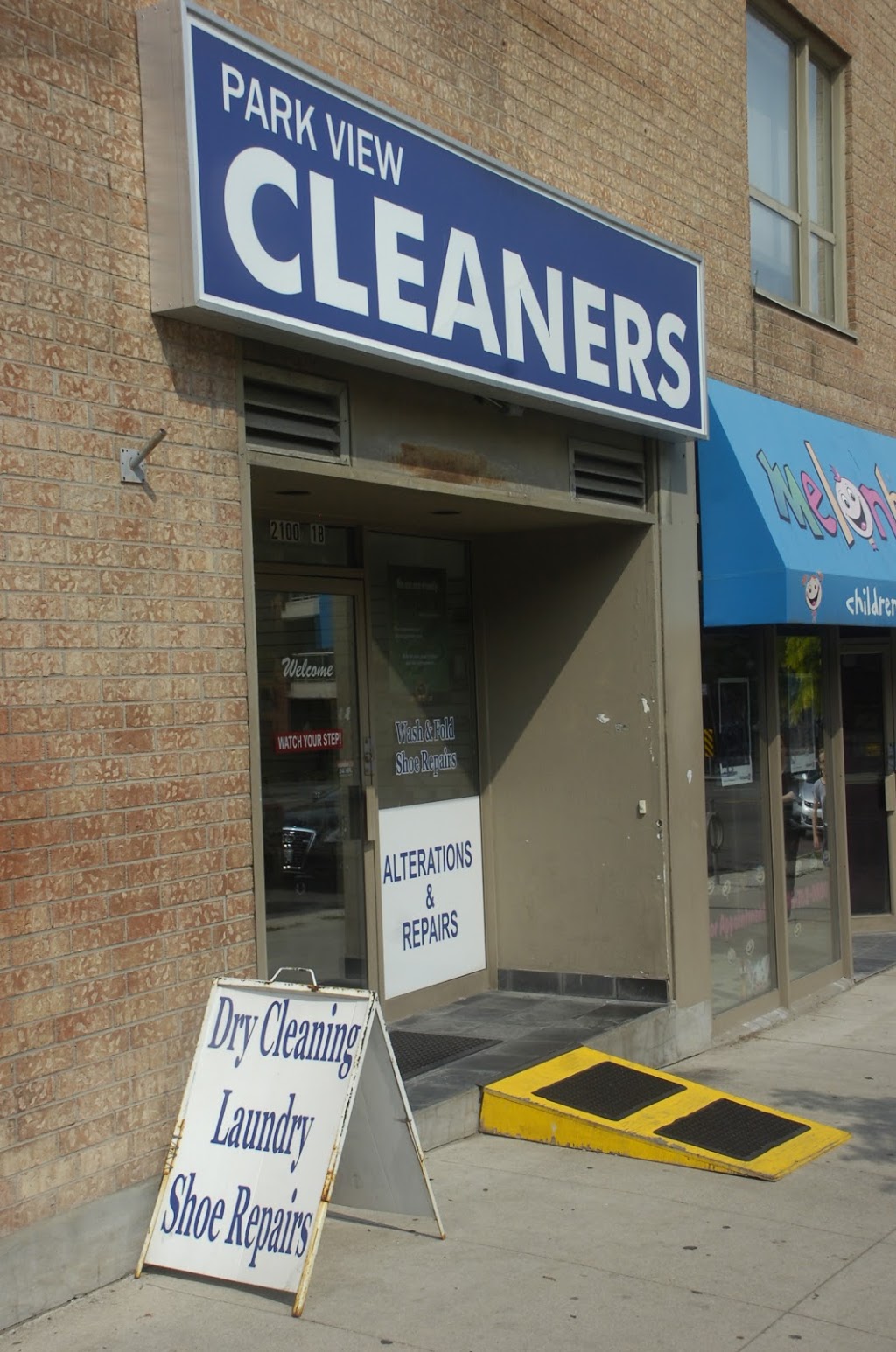 Parkview Cleaners | laundry | 2100 Bloor St W Unit 1B, Toronto, ON M6S 1M7, Canada | 4167679513 OR +1 416-767-9513