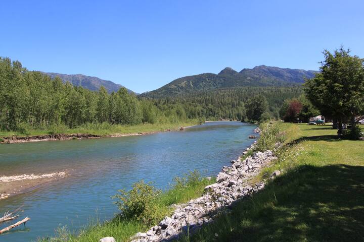 Alpine River Lodge | 400 Riverside Way #400, Fernie, BC V0B 1M7, Canada | Phone: (250) 423-1160