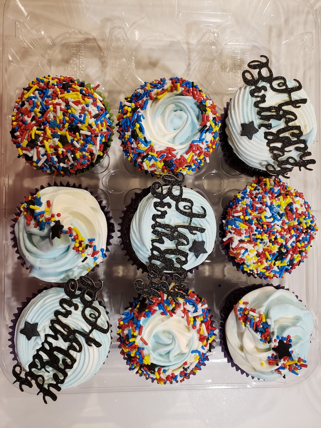 Vals Cupcakery | 1067 Ambercrest St, Gloucester, ON K1J 1G3, Canada | Phone: (613) 315-9656