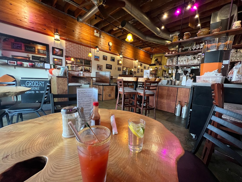 Lil Chef Bistro | 40365 Tantalus Rd, Squamish, BC V0N 1T0, Canada | Phone: (604) 390-2433