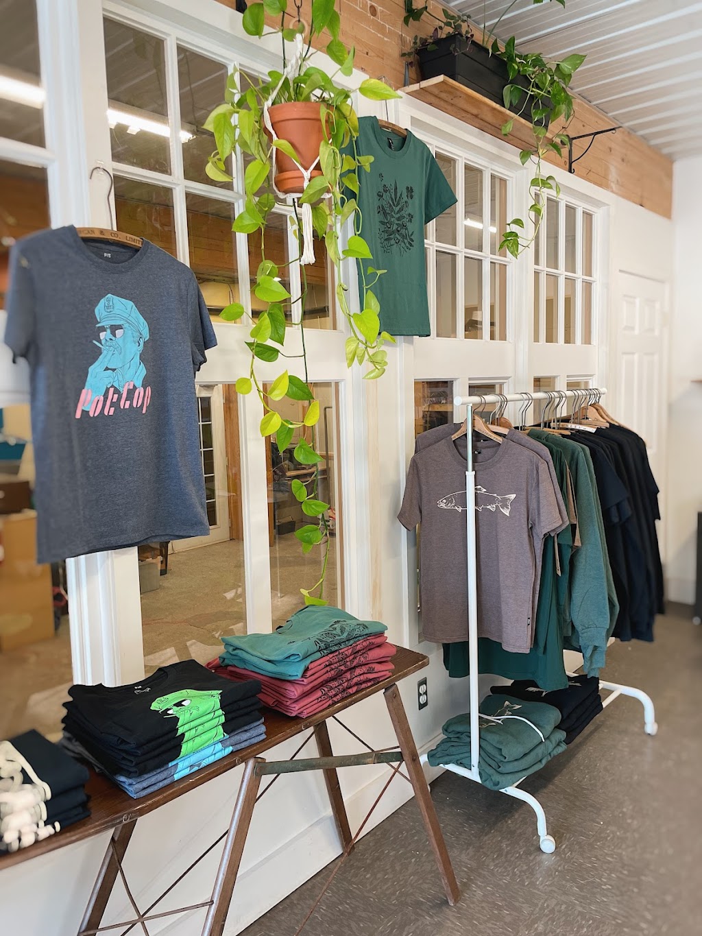 Atelier batard | 254 Av. de Gaspé O porte #3, Saint-Jean-Port-Joli, QC G0R 3G0, Canada | Phone: (418) 262-8468