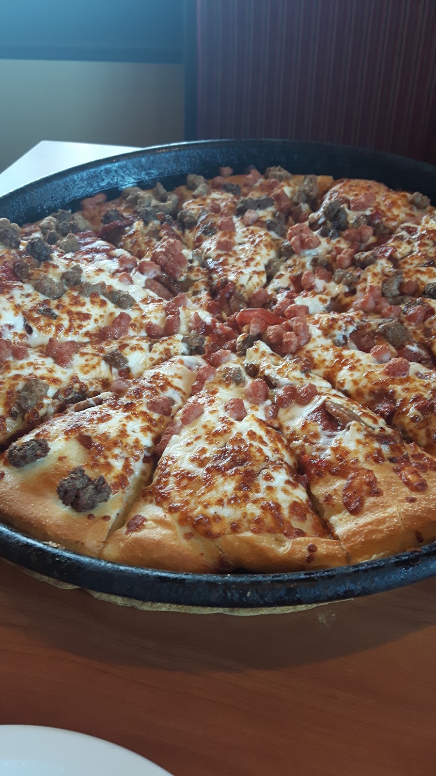 Pizza Hut | 246 Talbot St W, Leamington, ON N8H 1P1, Canada | Phone: (519) 322-5556