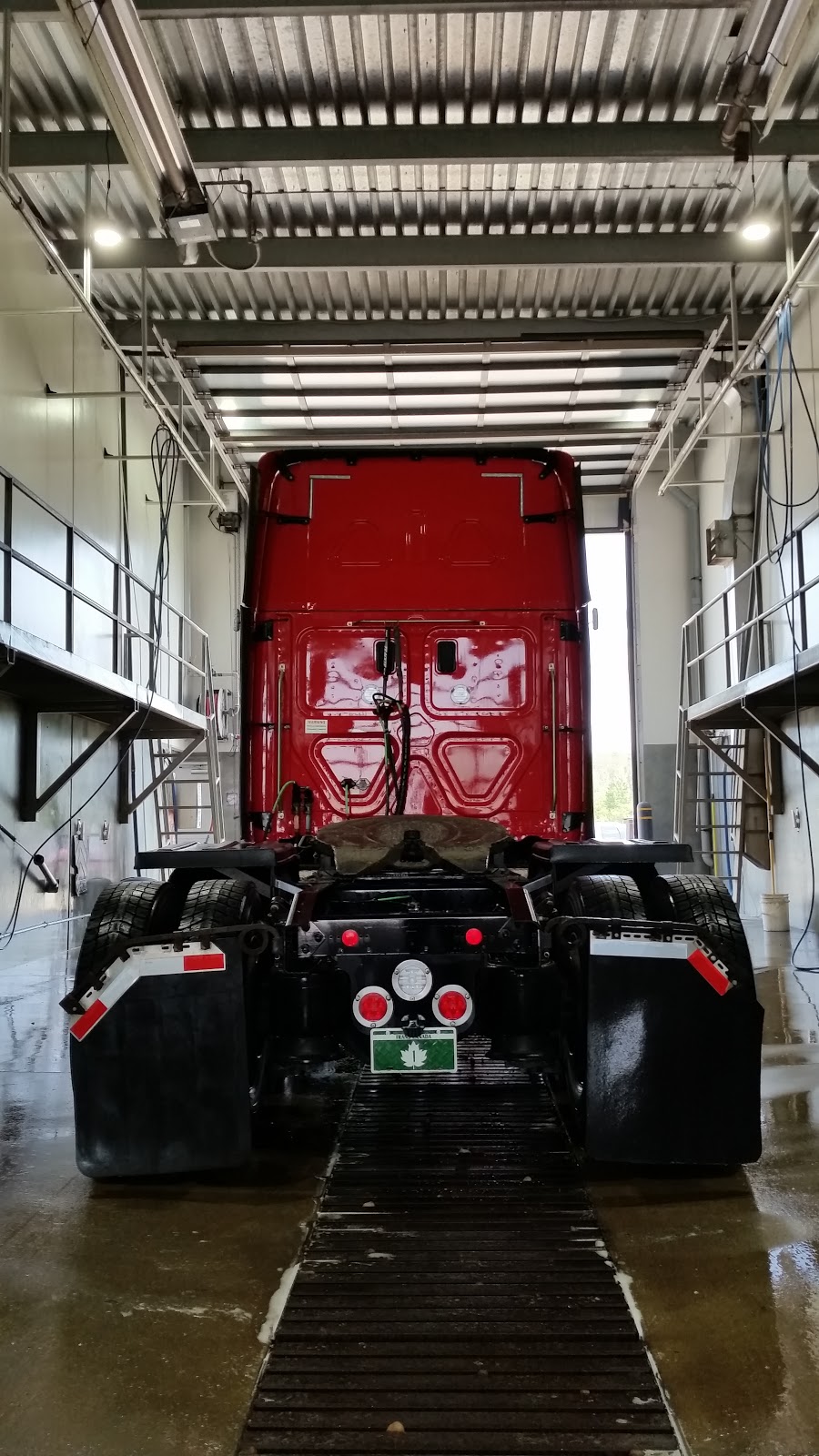 Prairie Boys Truck & Car Wash | 3519 AB-2A, Ponoka, AB T4J 1J8, Canada | Phone: (403) 783-1321