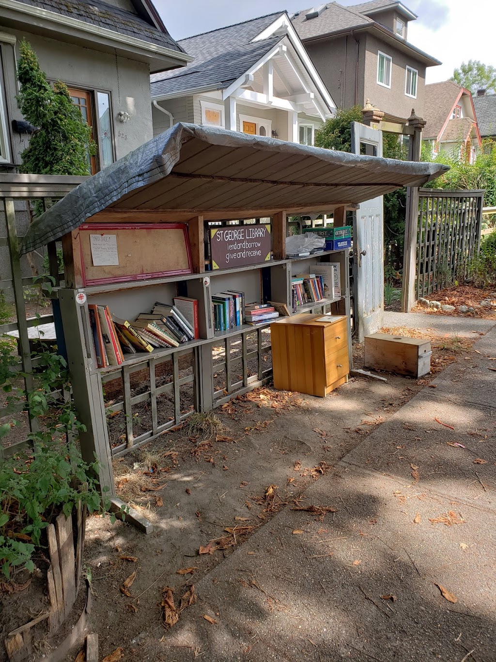 Little Free Library | shopping mall | 523 10th Avenue Bikeway, Vancouver, BC V5T 2A3, Canada