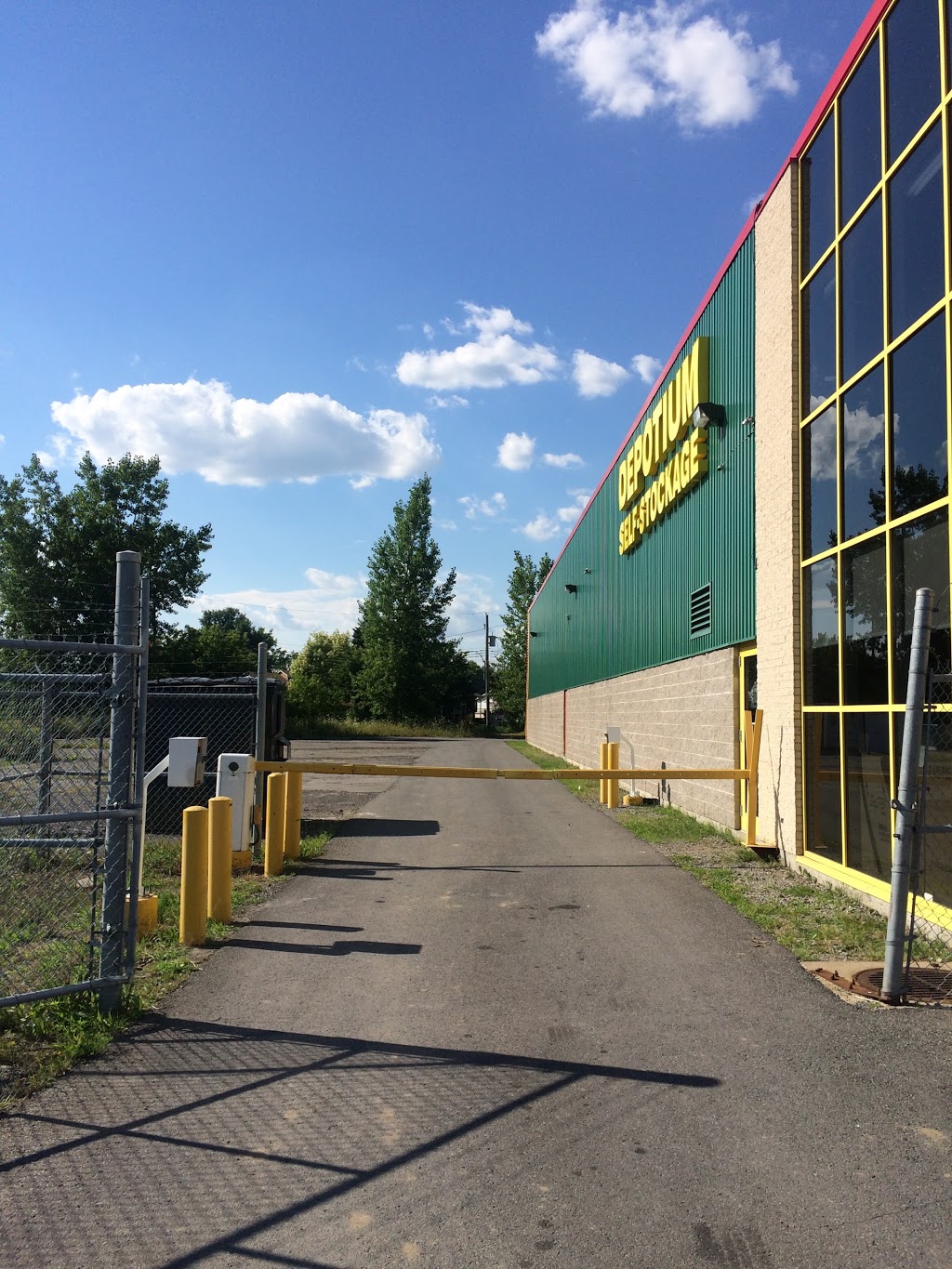 Depotium Mini-Entrepôt - Pointes-aux-Trembles | 15949 Rue Sherbrooke E, Pointe-aux-Trembles, QC H1A 1E3, Canada | Phone: (514) 700-5141 Depotium Mini-Entrepôt - Pointes-aux-Trembles | 15949 Rue Sherbrooke E, Pointe-aux-Trembles, QC H1A 1E3, Canada | Phone: (514) 700-5141