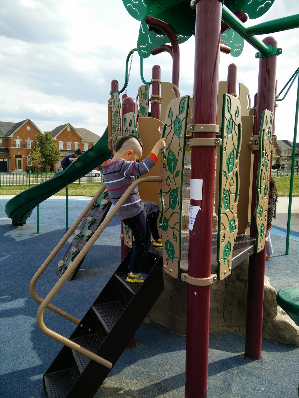 William Neal Community Park | 372 Tower Hill Rd, Richmond Hill, ON L4E 0A6, Canada | Phone: (905) 771-8800