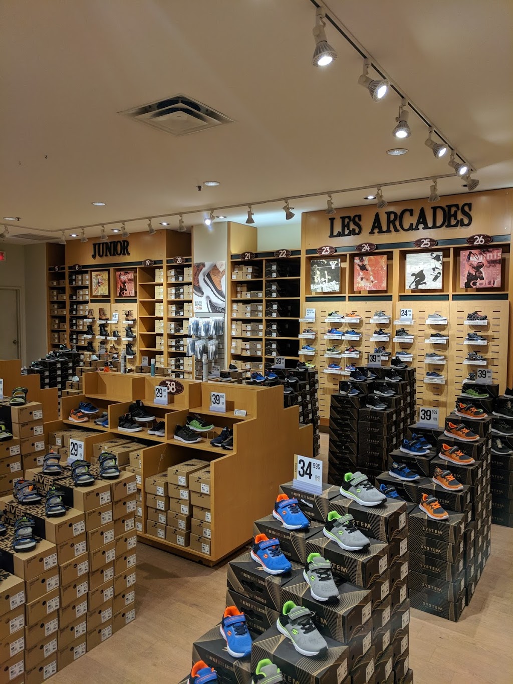 Chaussures Yellow | 680 Boulevard Maloney O, Gatineau, QC J8T 8K7, Canada | Phone: (819) 243-1038