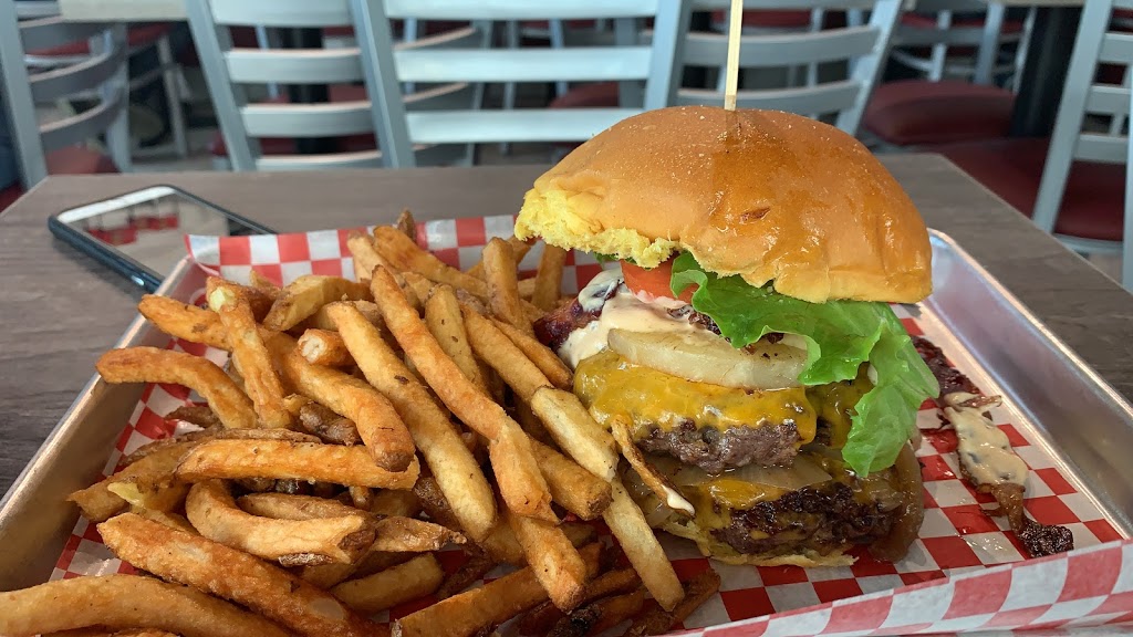 Five Guys | 6045 Mavis Rd Unit 3, Mississauga, ON L5R 4G6, Canada | Phone: (905) 507-4141