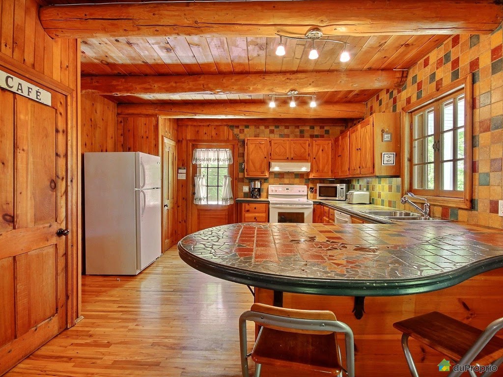 Aux retrouvailles | 3252 Rue de la Baie des Sables, Lac-Mégantic, QC G6B 1R6, Canada | Phone: (819) 340-1839