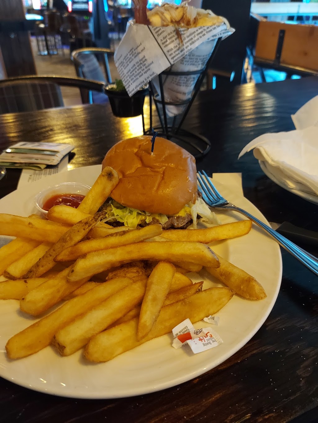 Tavern United Downtown | 345 Graham Avenue at, Hargrave St, Winnipeg, MB R3C 5S5, Canada | Phone: (204) 944-0022