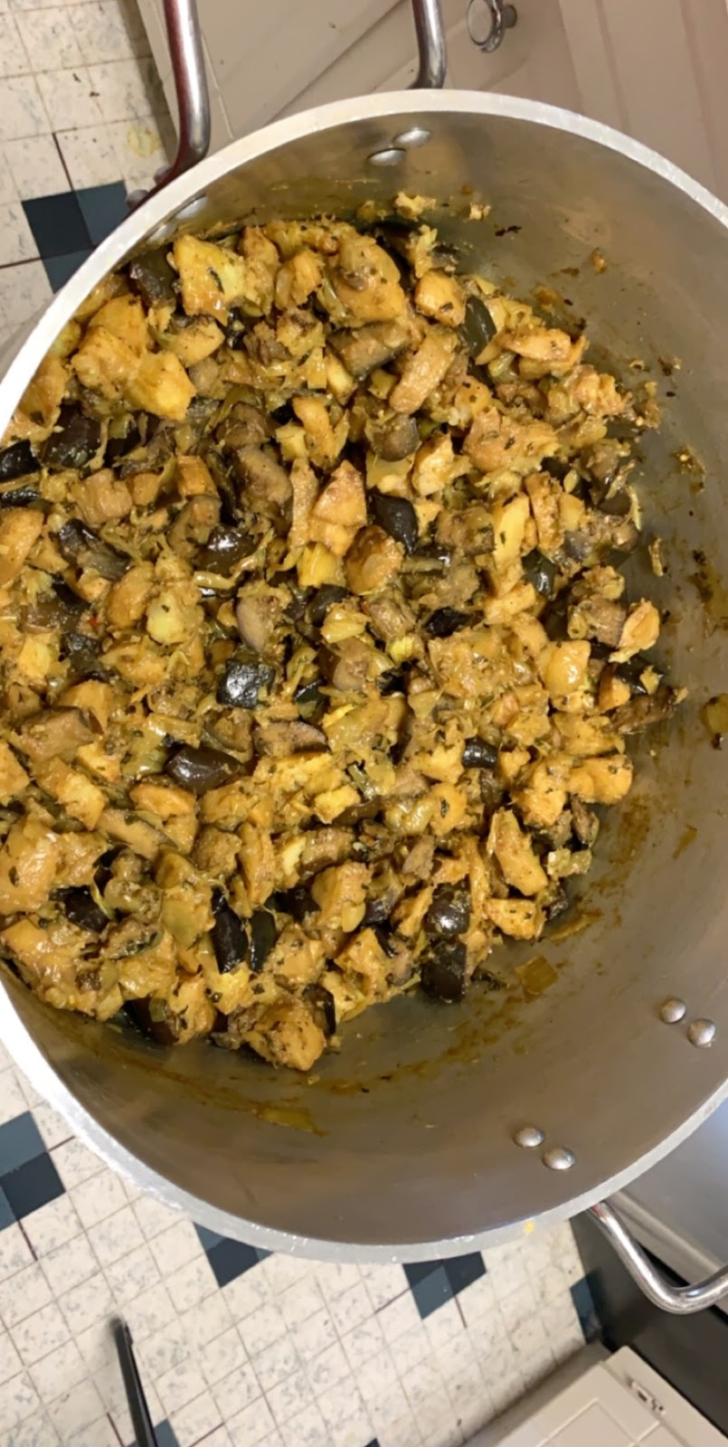 Gillz tiffin service | 2125 Bakerview St, Abbotsford, BC V2T 3B2, Canada | Phone: (604) 217-4122