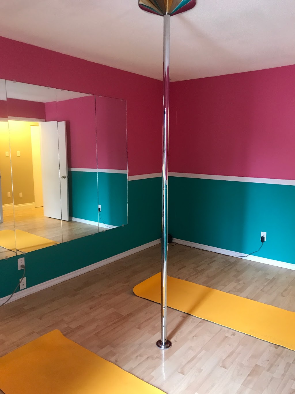Siren Pole Fitness | 102 Ave, Surrey, BC V3T 1N9, Canada | Phone: (778) 866-1649