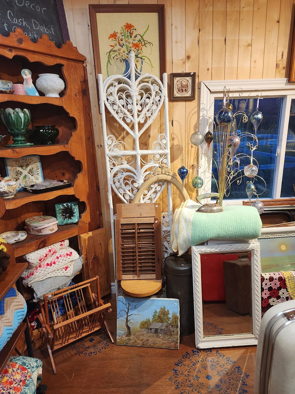 Vintage Colour Furniture and Decor | 559 Chem. Leblanc, Saint-Andre-LeBlanc, NB E4P 6B2, Canada | Phone: (506) 312-0728
