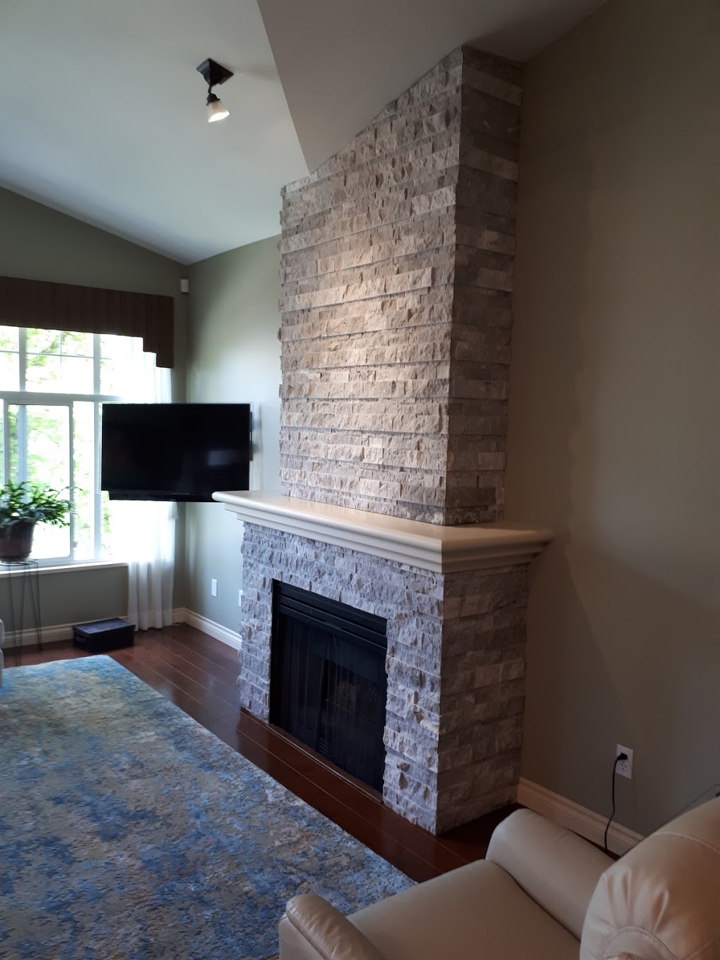 Larsen tile | 2394 Juniper Cir, Sorrento, BC V0E 2W2, Canada | Phone: (250) 812-7256