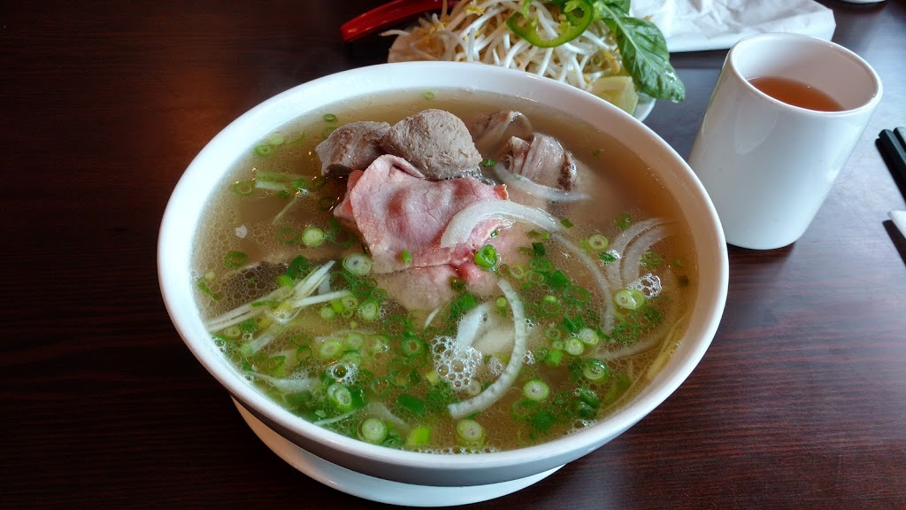 Green Leaf Vietnamese Bistro | 832 Goldstream Ave, Victoria, BC V9B 2X7, Canada | Phone: (250) 391-5589