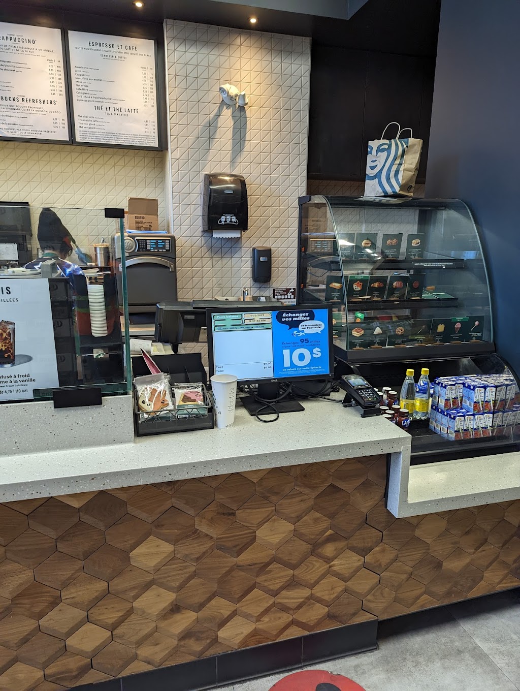 Starbucks | 1446 Boul. Saint-Laurent, Montréal, QC H2X 1J5, Canada | Phone: (514) 284-0400