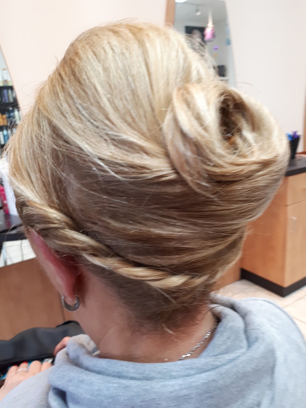 Zara Coiffure Elle Et Lui | 4423 4423 Bd Samson, Laval, QC H7W 2G8, Canada | Phone: (450) 934-6911