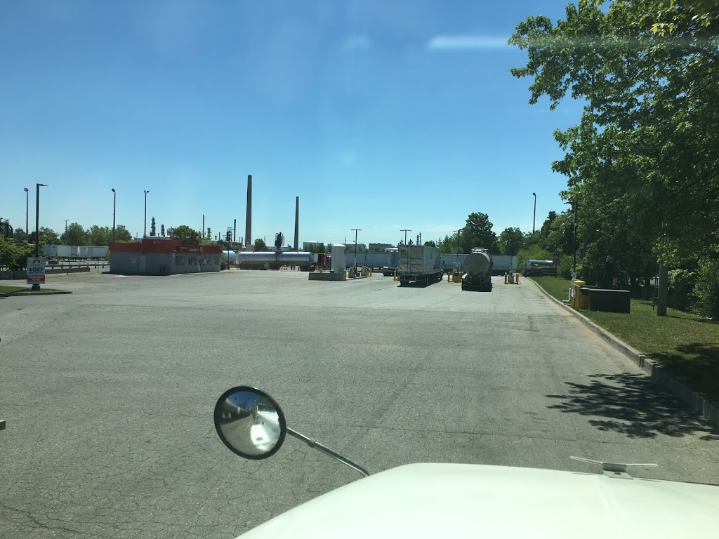 Petro-Pass Truck Stop | 555 Southdown Rd, Mississauga, ON L5J 4V1, Canada | Phone: (905) 823-0404