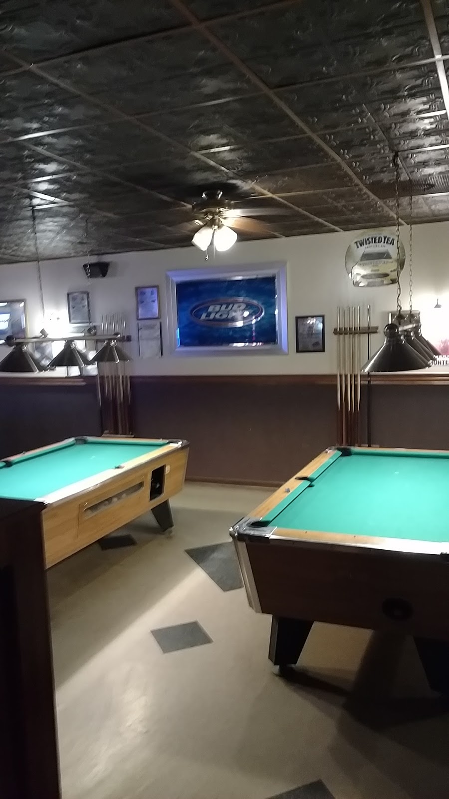The Berville Hotel Bar & Grill | 498 North Ave, Berlin Township, MI 48002, USA | Phone: (586) 784-9017