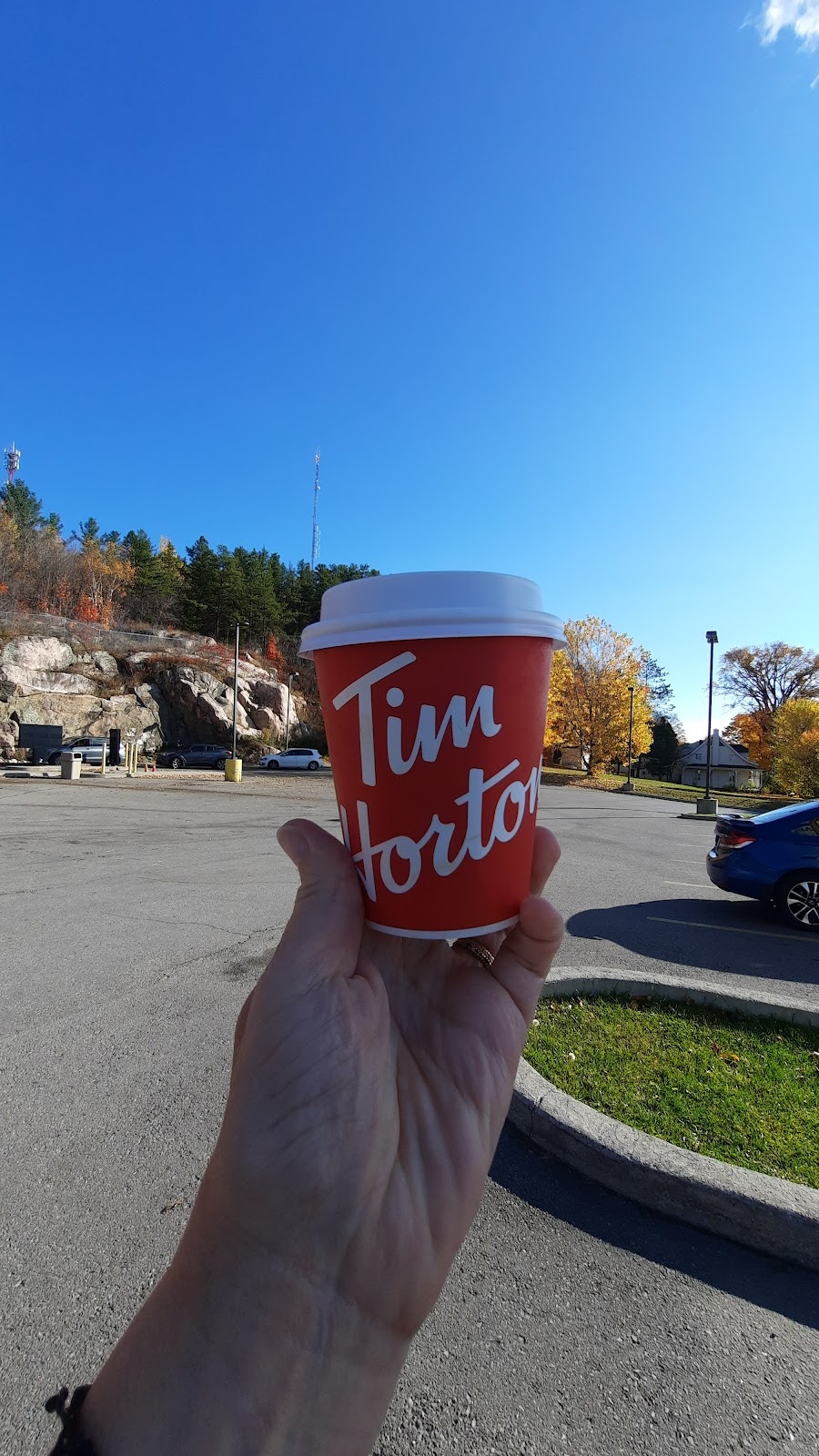 Tim Hortons | 1050 Boul. Sainte-Geneviève, Chicoutimi, QC G7G 2G6, Canada | Phone: (418) 549-9220