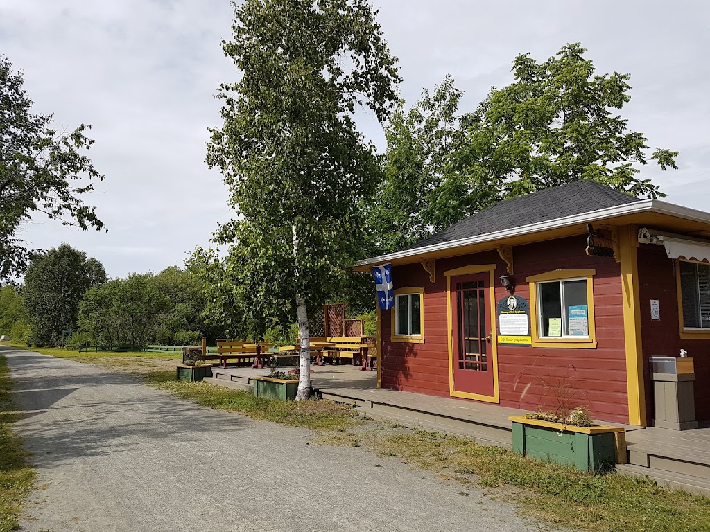 Café de la Station | 93 Rte de la Station, Saint-Modeste, QC G0L 3W0, Canada | Phone: (418) 863-3212