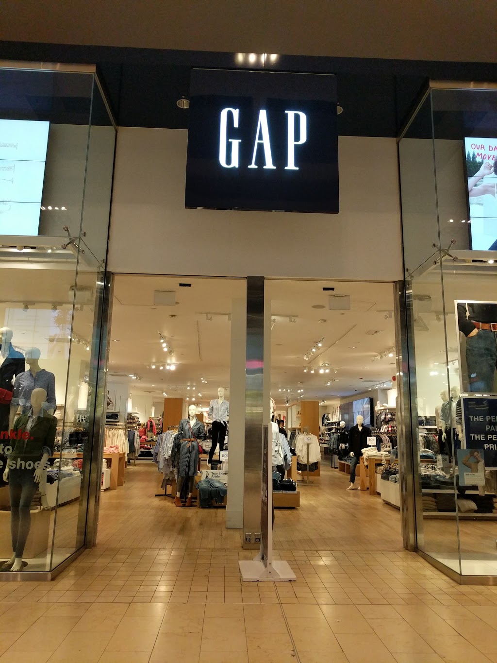 gap yorkdale mall