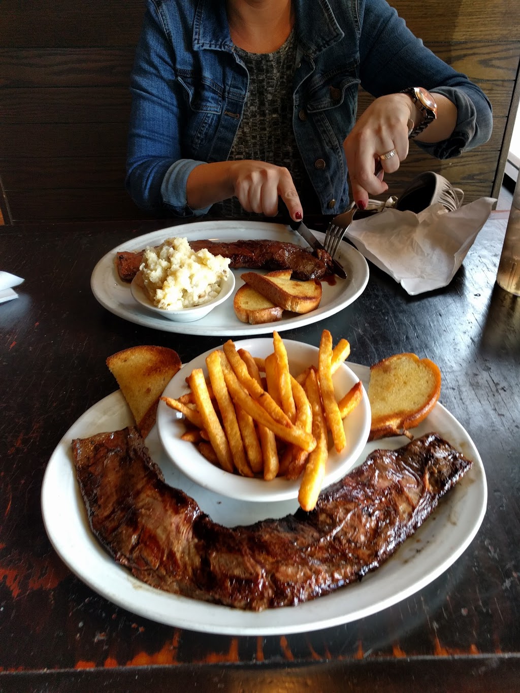 TEXAS LONGHORN | 1077 N Service Rd, Mississauga, ON L4Y 1E1, Canada | Phone: (905) 275-7200