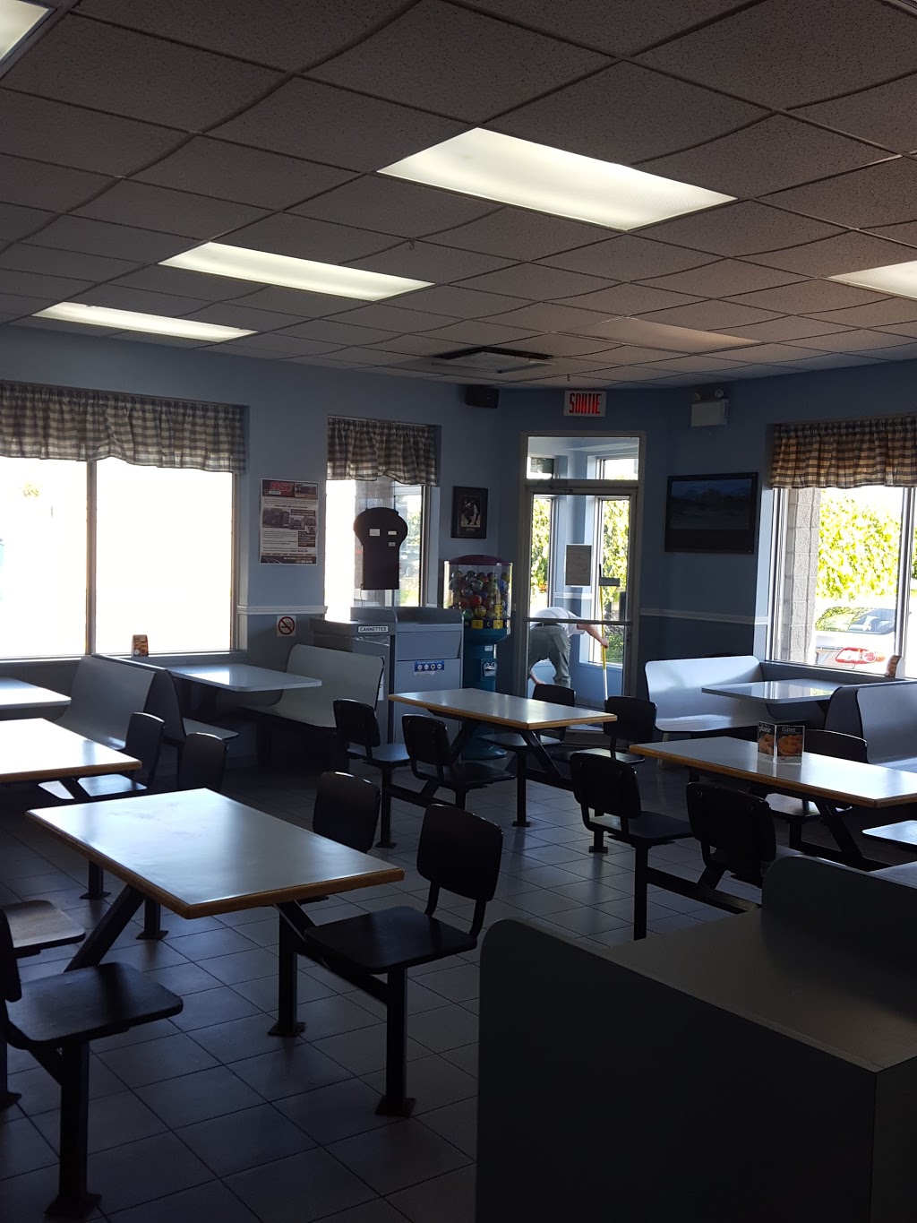 Cantine Chez Real | 790 Boulevard dIberville, Saint-Jean-sur-Richelieu, QC J2X 4A2, Canada | Phone: (450) 347-8727