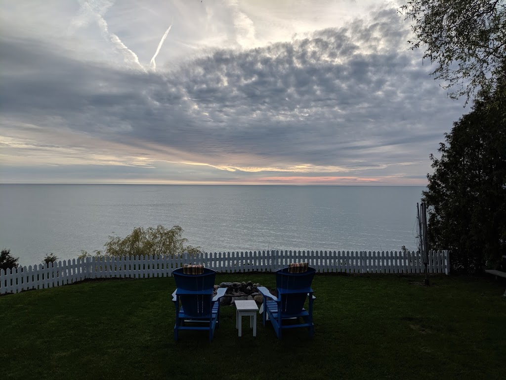 WillowCrest Cottage | 73745 Crest Beach Rd S, Zurich, ON N0M 2T0, Canada | Phone: (800) 565-4790