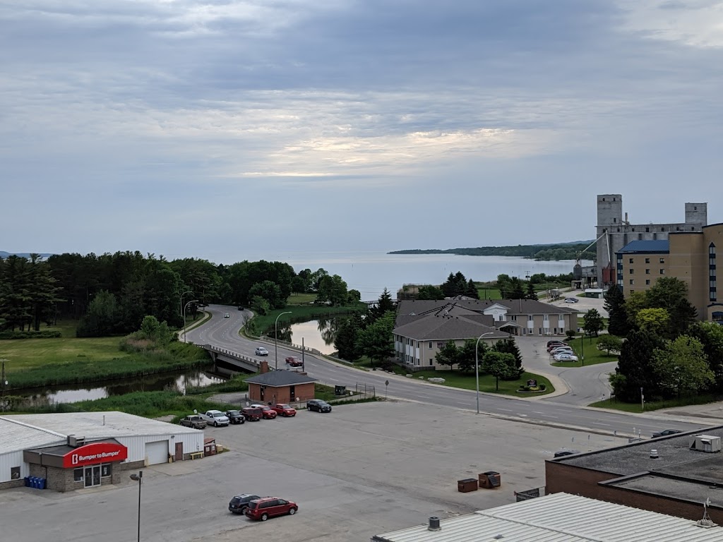 Parkway Apartments | 305 14th St W, Owen Sound, ON N4K 6B7, Canada | Phone: (519) 376-5744