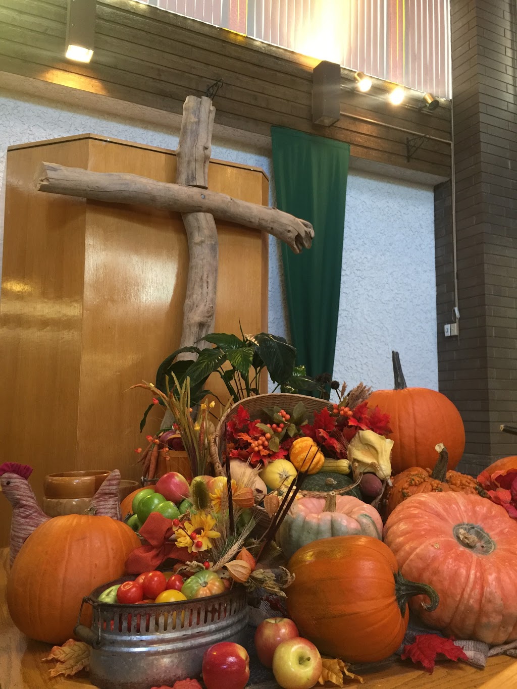 Emmanuel Baptist Church Victoria | 2121 Cedar Hill Cross Rd, Victoria, BC V8P 2R6, Canada | Phone: (250) 592-2418