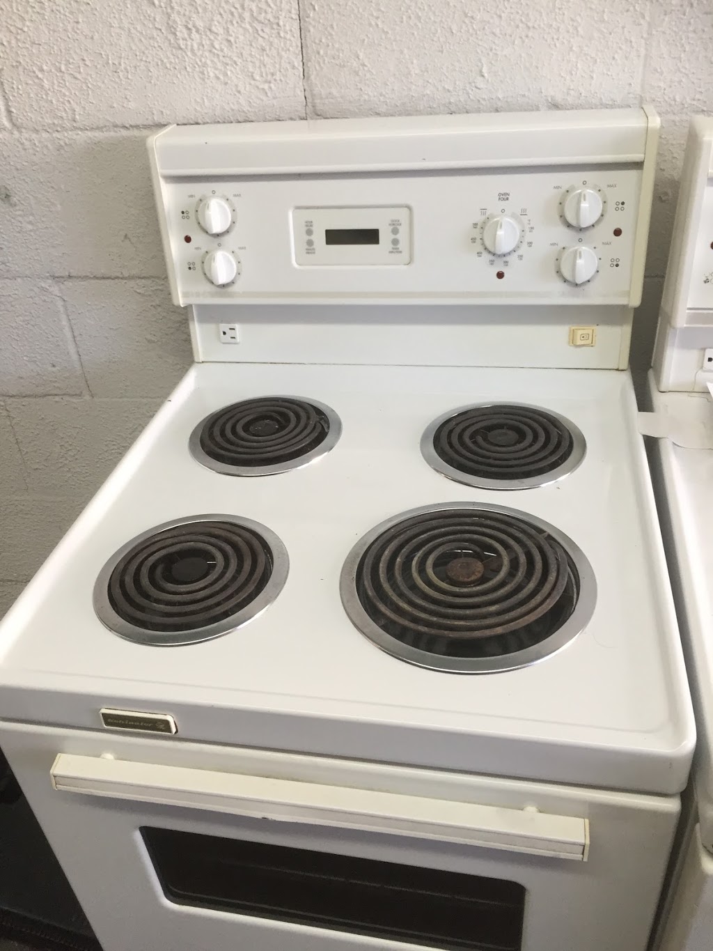 Ameublement Frontenac | 1840 B Rue Frontenac, Montréal, QC H2K 2Z1, Canada | Phone: (514) 522-6988