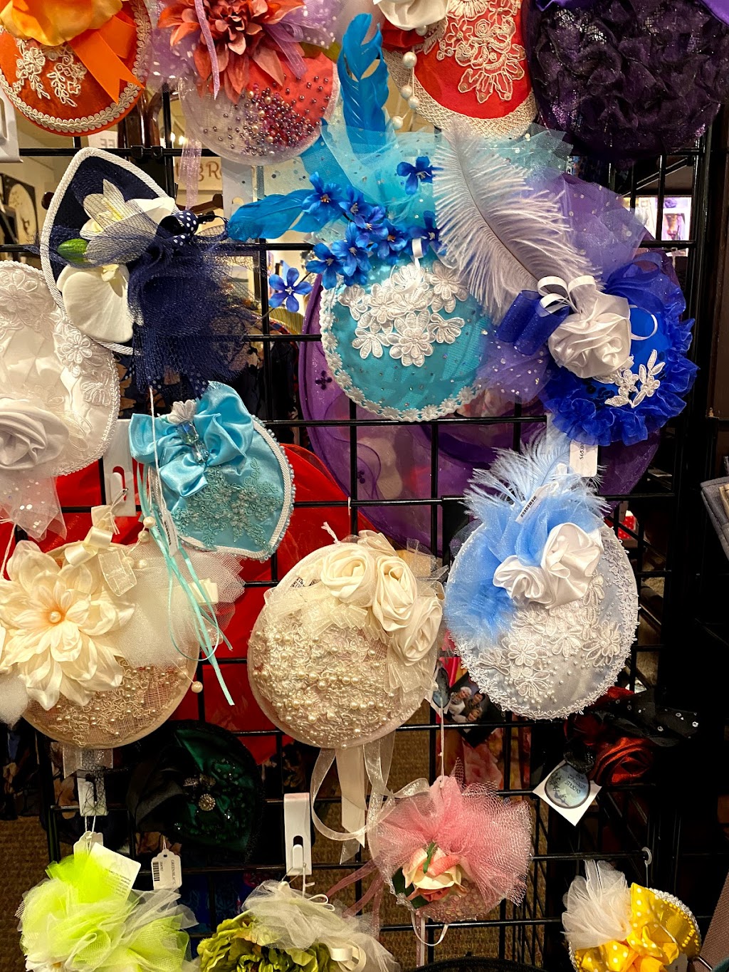 The Gallery & Gift Shop | 9737 Chemainus Rd, Chemainus, BC V0R 1K0, Canada | Phone: (250) 246-9132