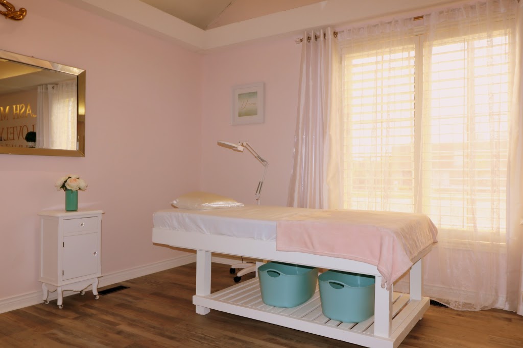 Lash Me Lovely | 2465 Walkers Line, Burlington, ON L7M 4K4, Canada | Phone: (289) 684-6467