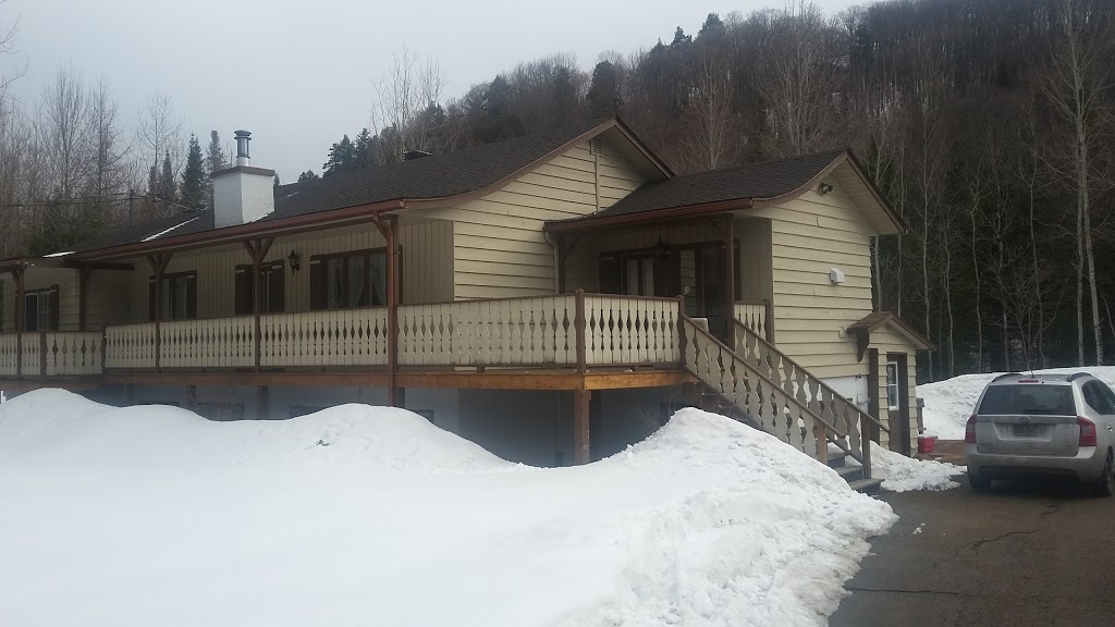 Chalet 90 Chalet Chanteclair | 1230 Chemin de la Montagne #1126, Sainte-Agathe-des-Monts, QC J8C 2Z7, Canada | Phone: (819) 378-2337
