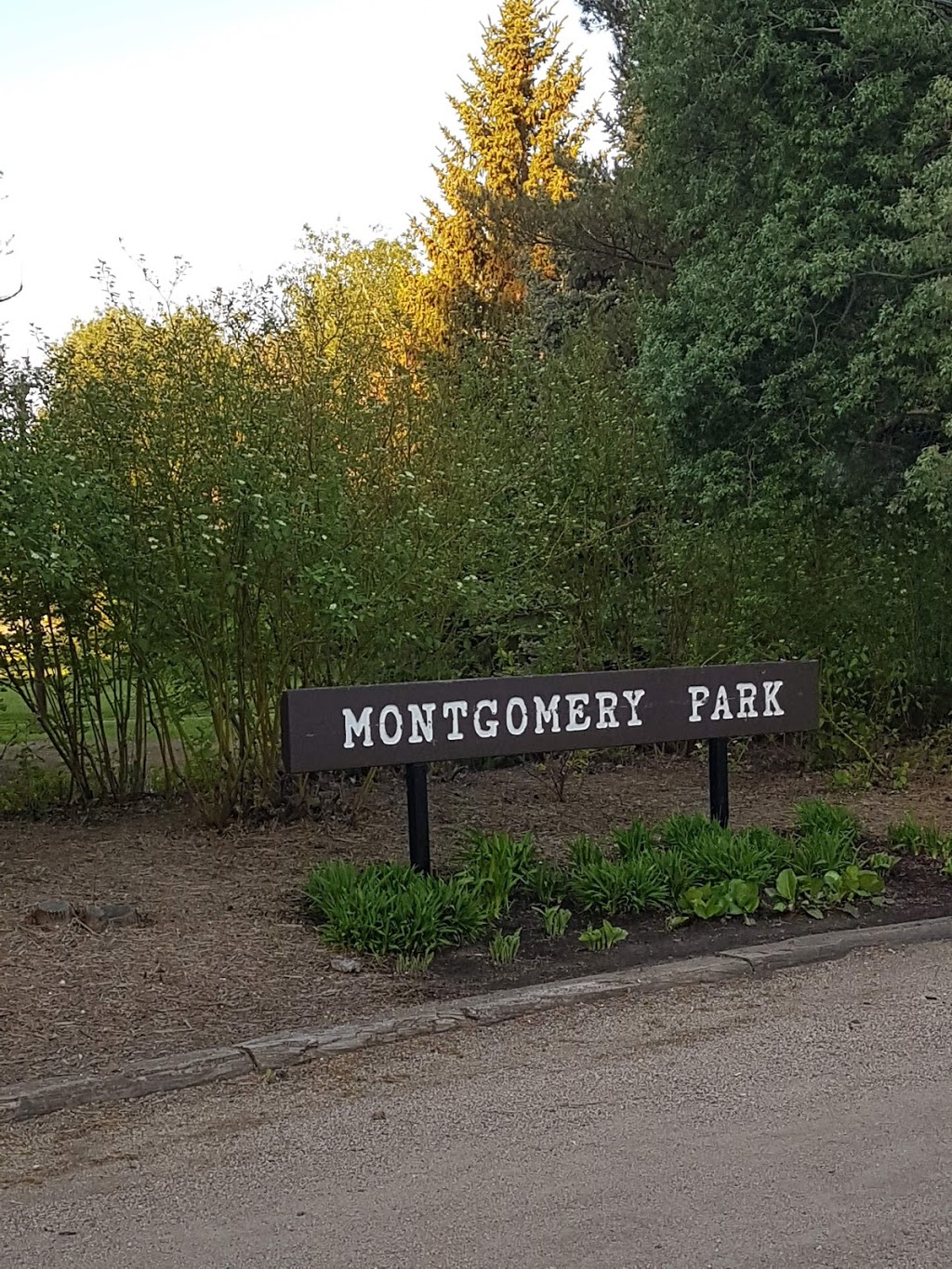 Montgomery Park | Crerar Dr, Saskatoon, SK S7M 3R6, Canada | Phone: (306) 975-3300