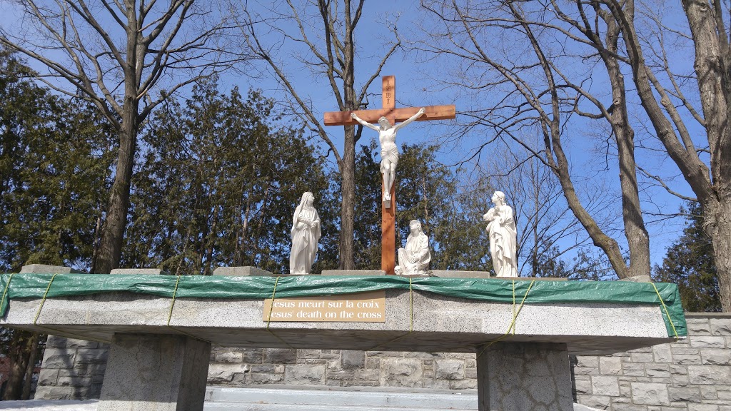 Grotte Notre Dame De Lourdes | 391 Montfort St, Vanier, ON K1L 8G8, Canada | Phone: (613) 745-4516