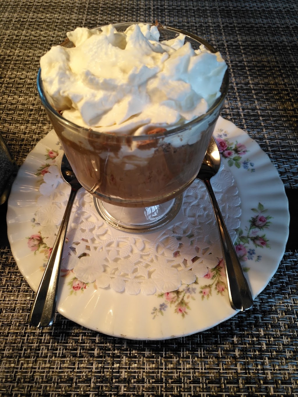 Fish Tales Cafe | 3336 Island Hwy W, Qualicum Beach, BC V9K 2B3, Canada | Phone: (250) 752-6053